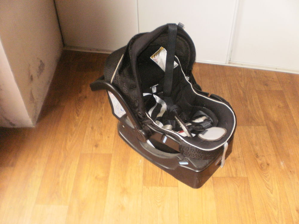 poussette Chico trio Pu�riculture