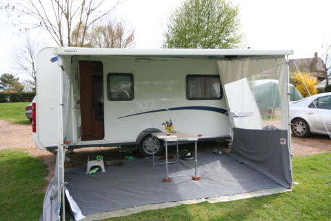 2 cot�s pour camping car  150 Imphy (58)