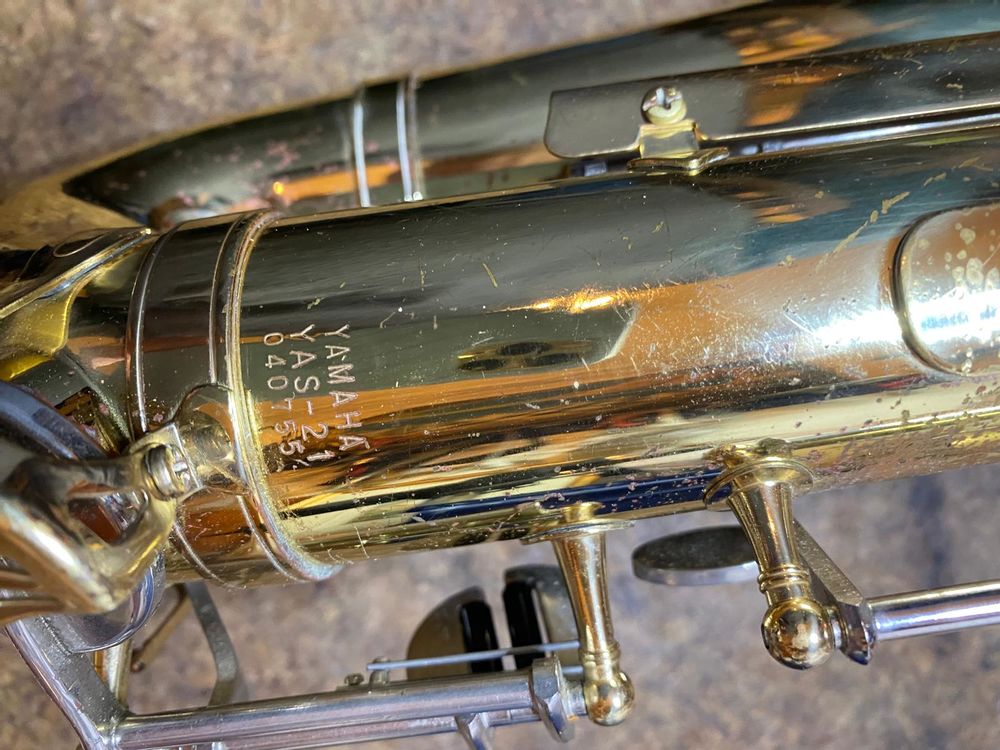 Saxopho Alto Yamaha 21, retamponn&eacute;, dor&eacute; cl&eacute;s argent&eacute;es Instruments de musique