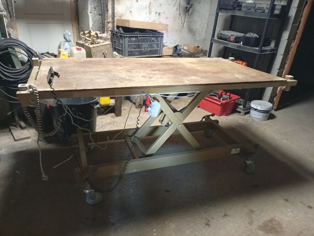 Table &eacute;l&eacute;vatrice Bricolage