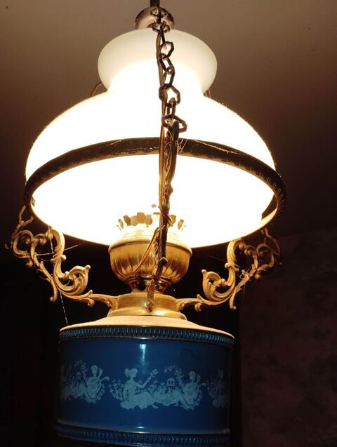 �clairage plafonnier un point lumineux  forme lampe p�trole 25 Pontoise (95)