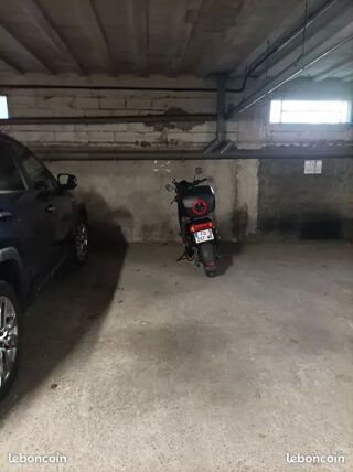  Parking / Garage à louer 35 m²
