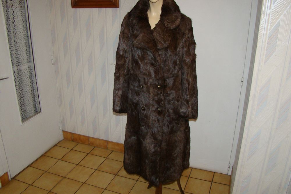 Manteau de fourrure en lapin vintage ann&eacute;es 1970 T. 42
Vêtements