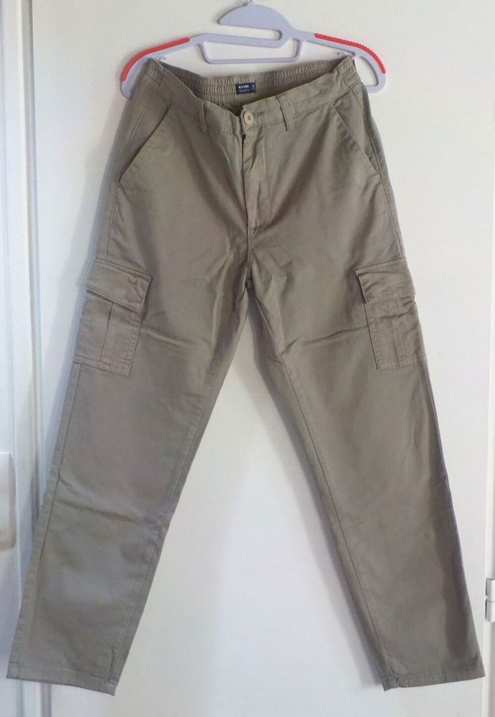 PANTALON MARRON CLAIR KIABI TAILLE 38
Vêtements