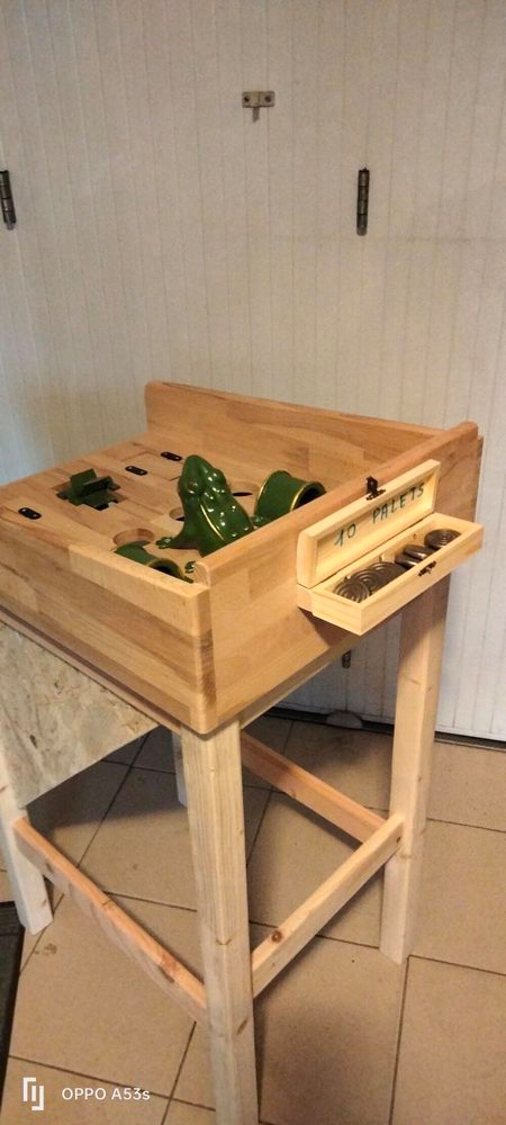 Jeu de la grenouille. Jeux / jouets