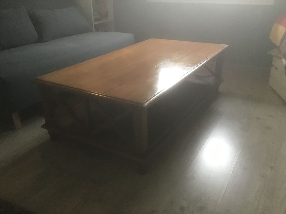 Table basse
Maison colonial
Meubles