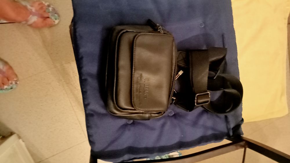 Sacoche pour homme et femme en cuir noir Maroquinerie