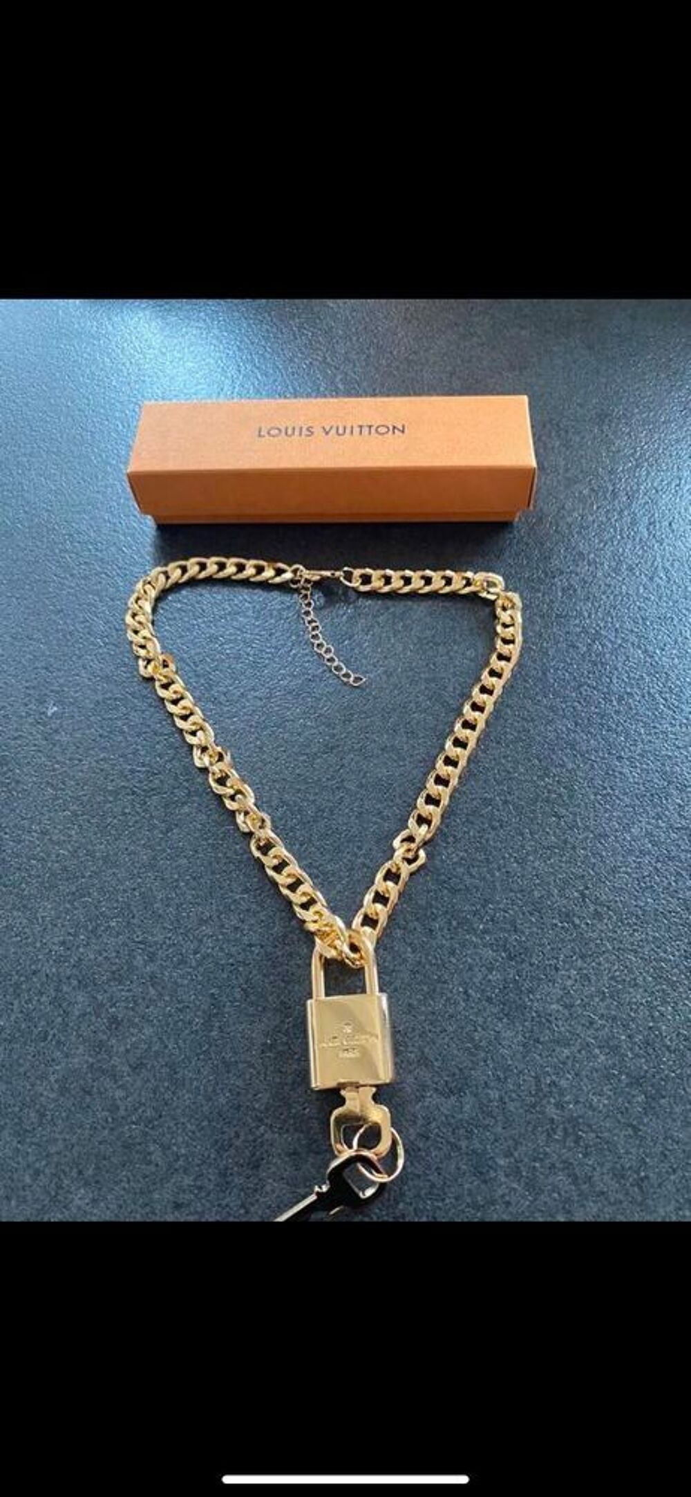 collier pendentif Bijoux et montres