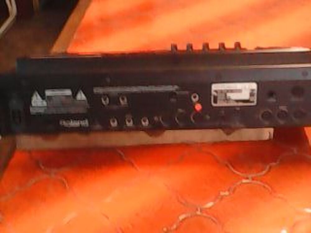 Module Roland ra 800. Instruments de musique