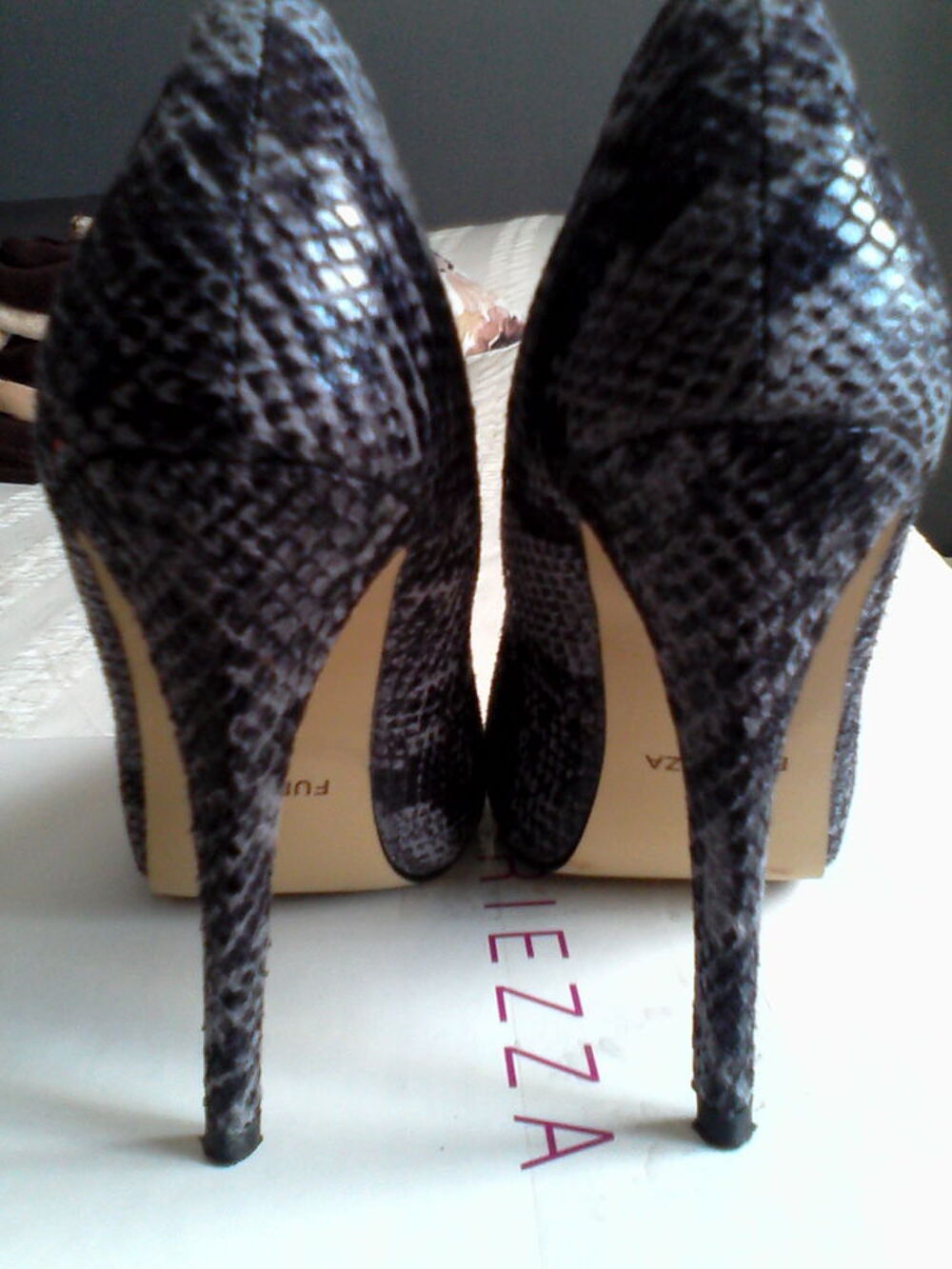 ESCARPINS MARQUE FURIEZZA. Chaussures