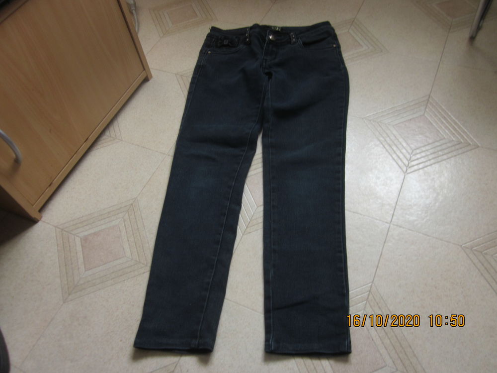 panralon en jean taille 38 (M ) et 34( (xs) Vtements