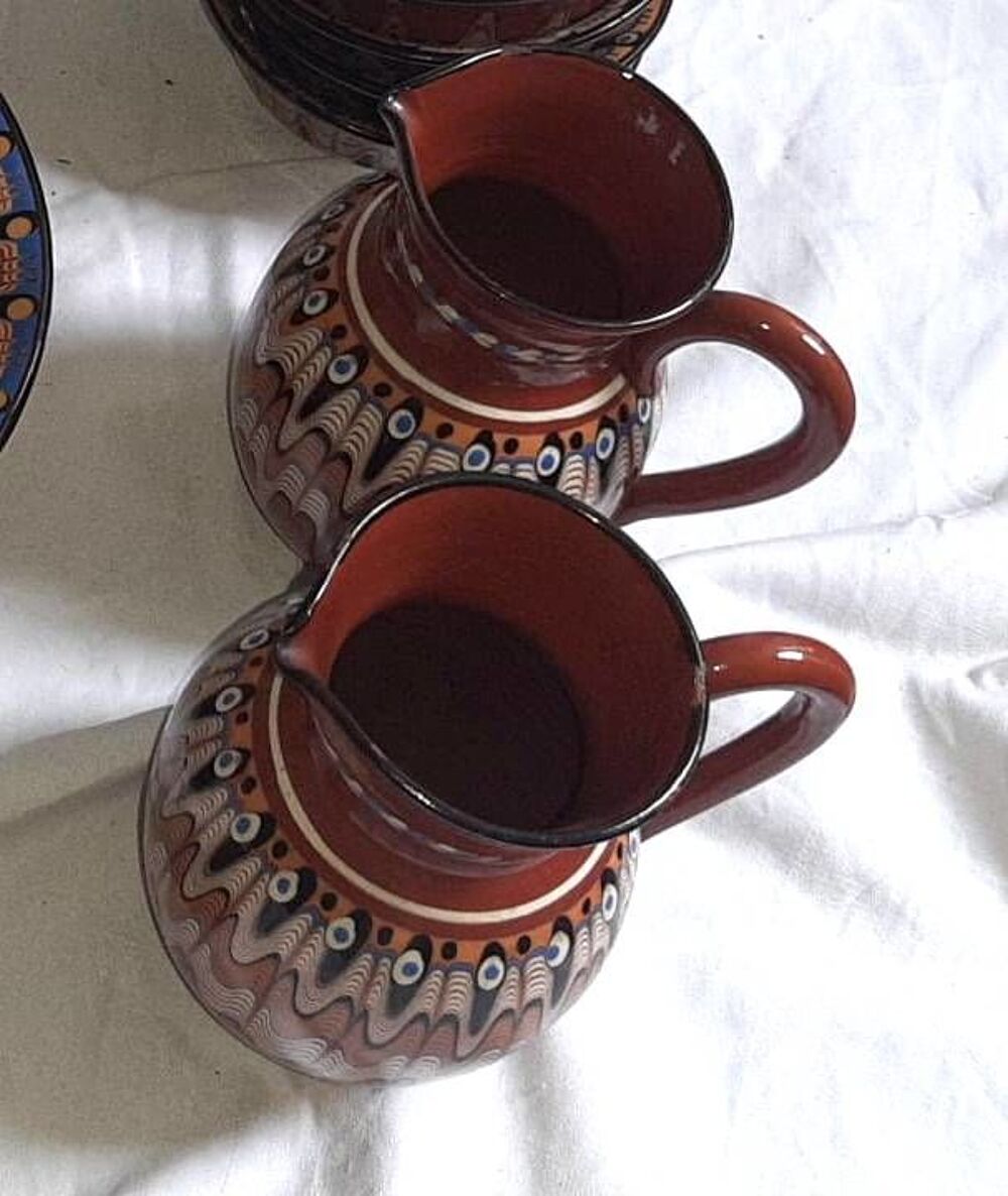 37 pi&egrave;ces Ensemble vaisselle Bulgare, Art redware.Seventies Décoration