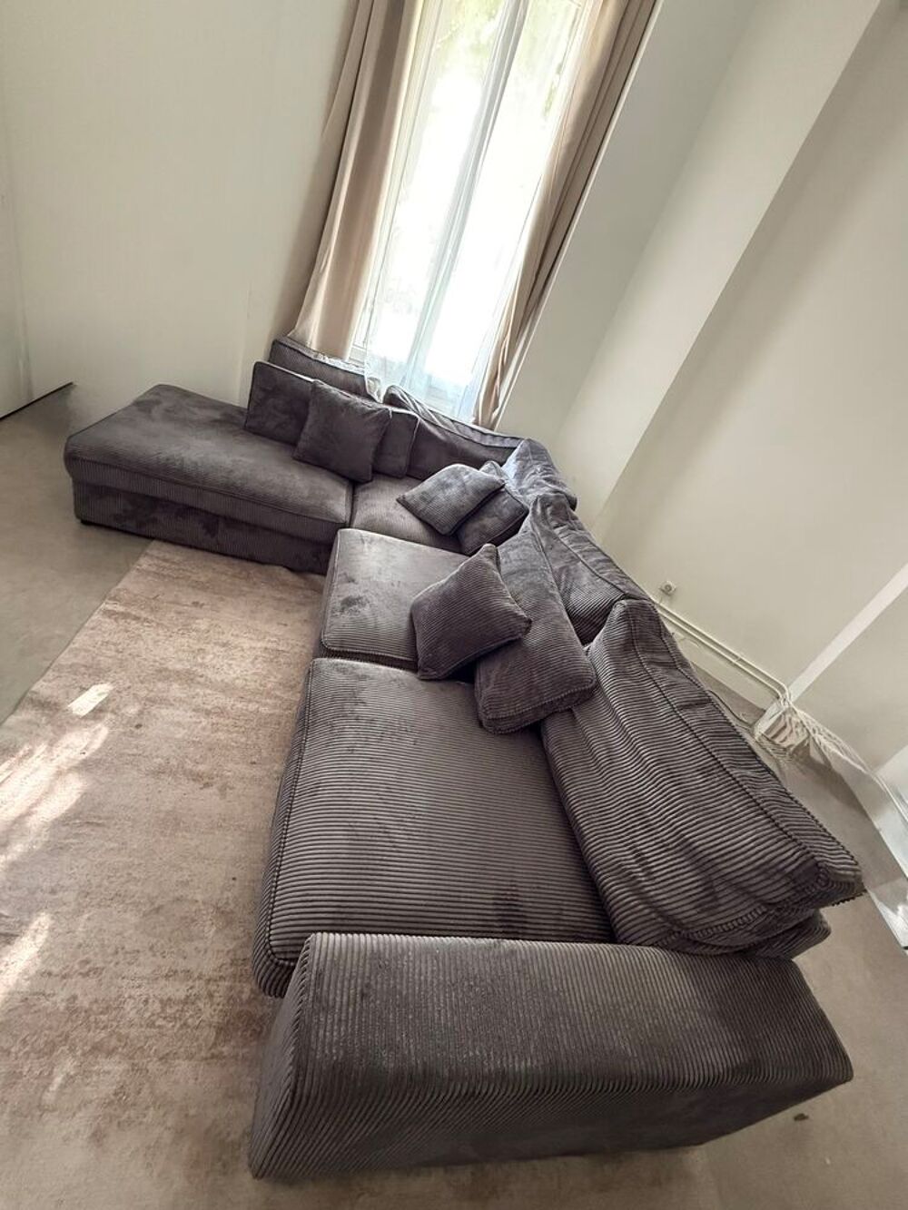 Canap&eacute; d'angle gris fonc&eacute; ( dimensions: 310x230) Meubles