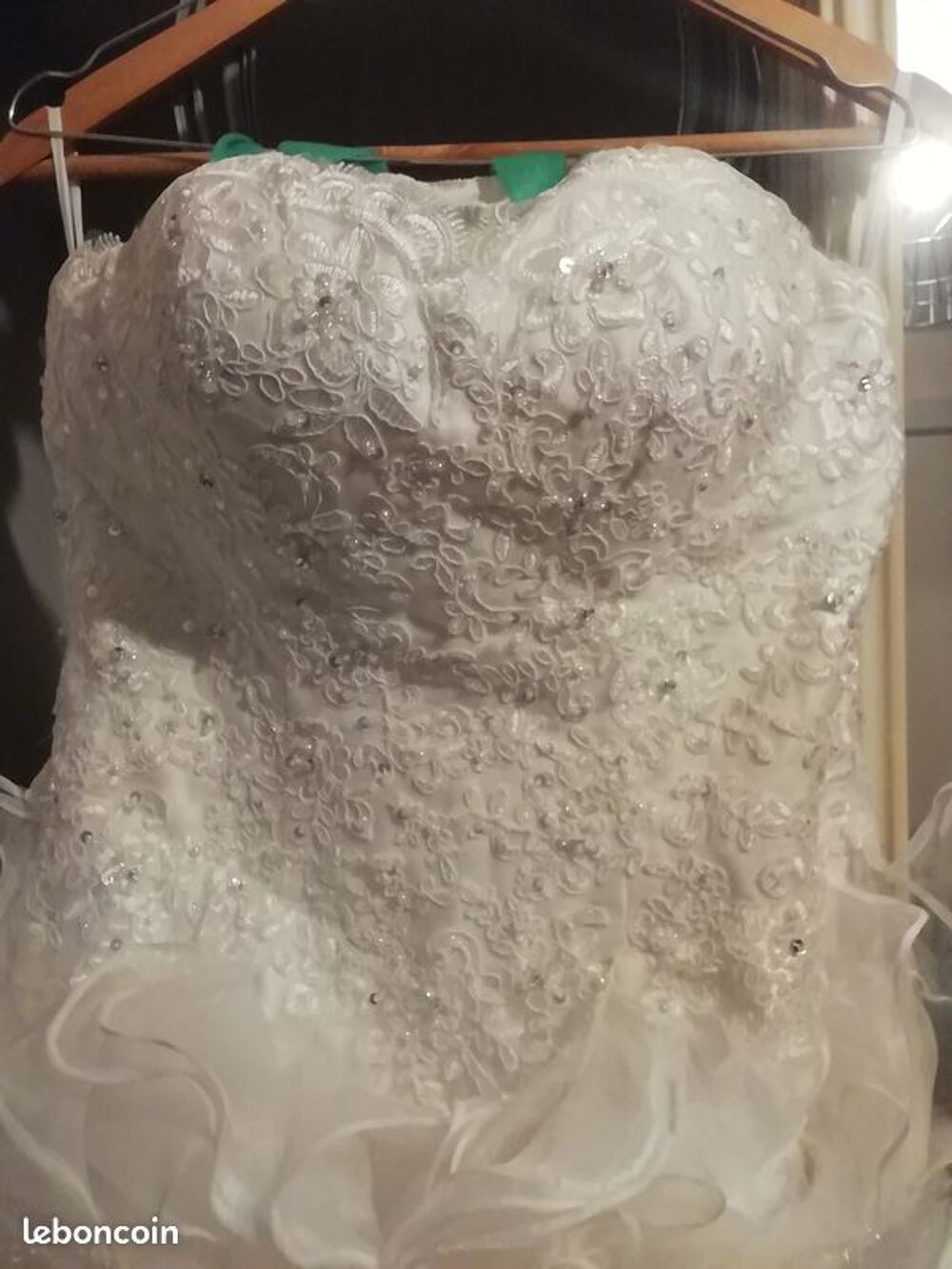 Robe de mariee blanche + jupon Vêtements