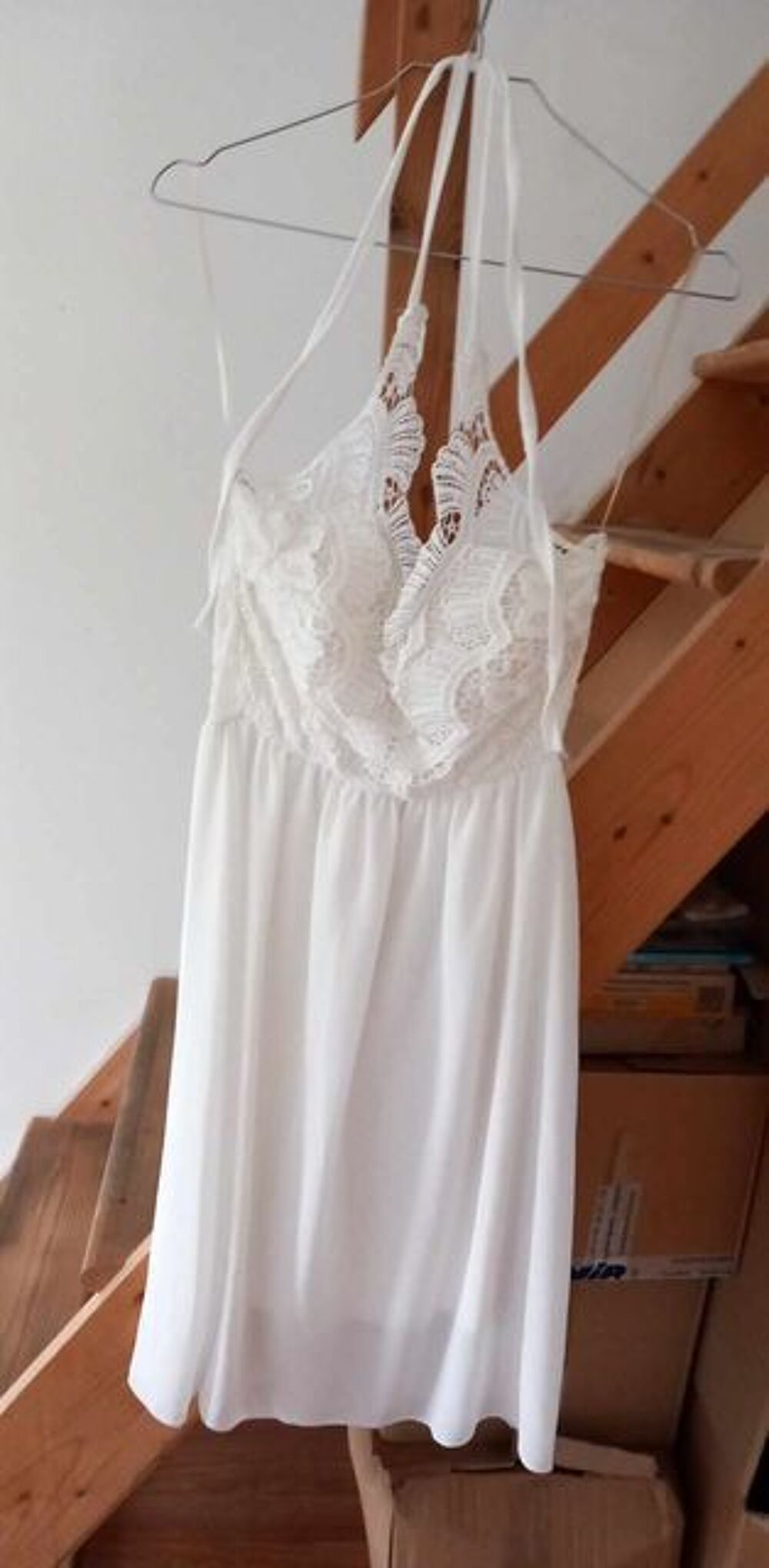 Robe blanche dos nu
Vtements