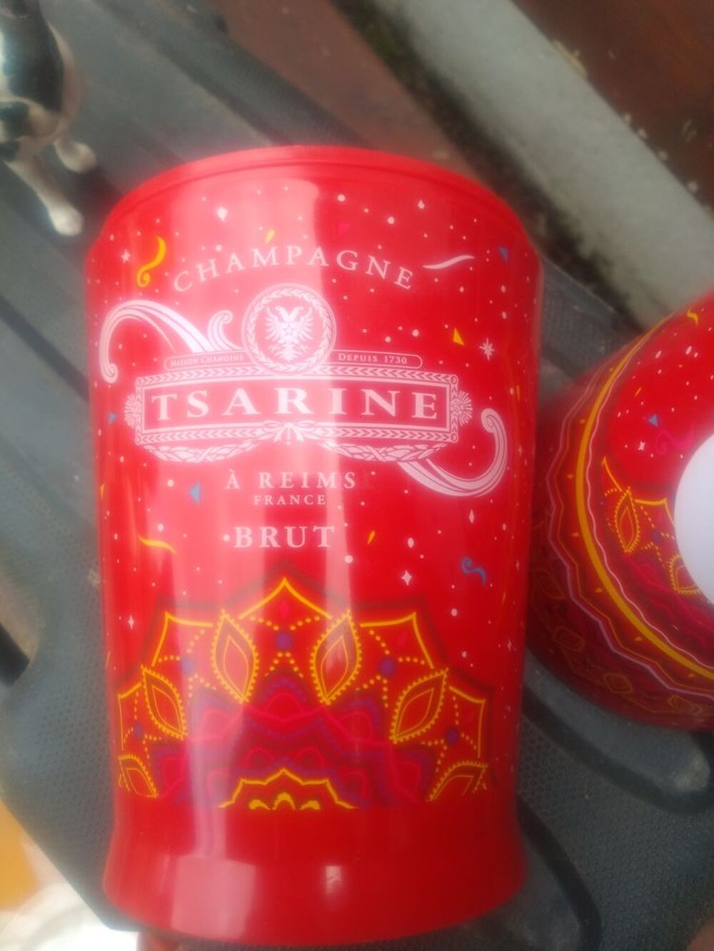 poup&eacute;e russe boite pour bouteille de champagne 