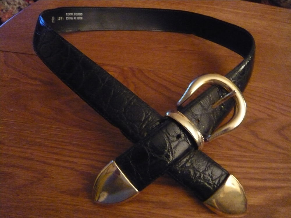 trois belles ceintures originales en cuir Maroquinerie