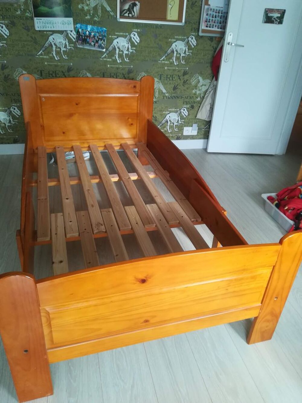 Lit enfant evolutif en bois. Meubles