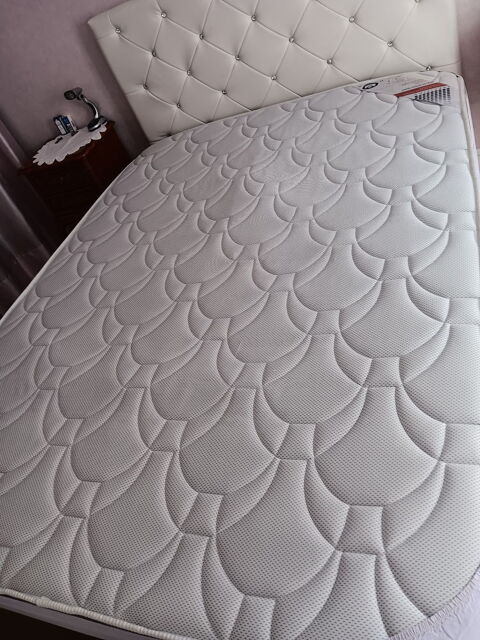 Matelas Bultex 140cm x 190cm  135 Lorient (56)