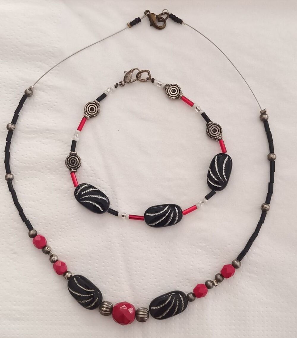 Collier + bracelet Bijoux et montres