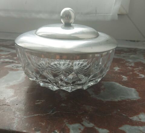 Bonbonni�re en cristal et couvercle argent 925/1000 65 Dombasle-sur-Meurthe (54)