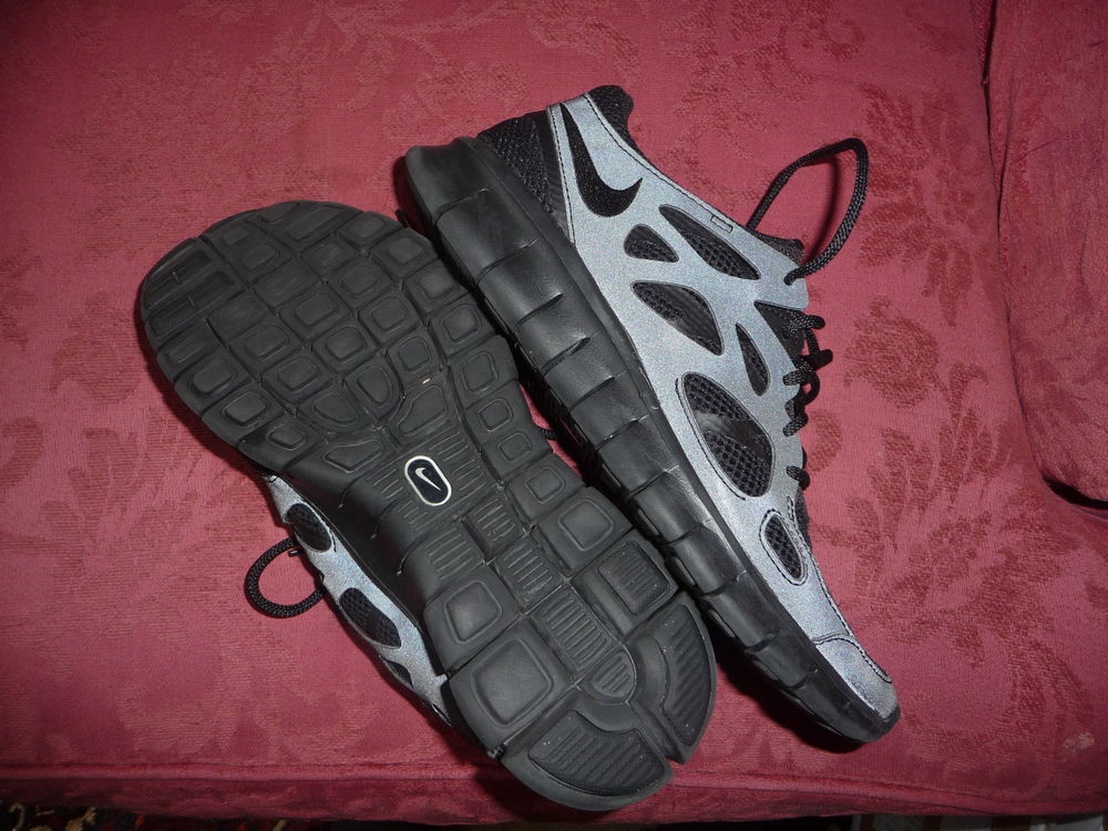 chaussures NIKE taille 40.5 Chaussures