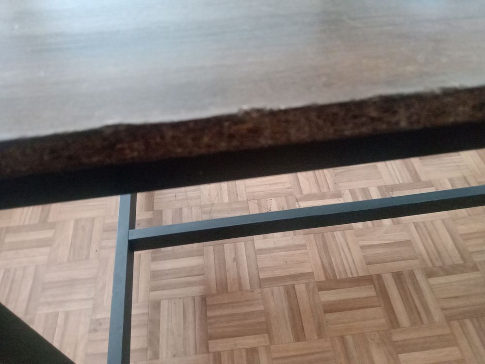 Table de salle en bois pieds en fer manque juste la baqette Meubles