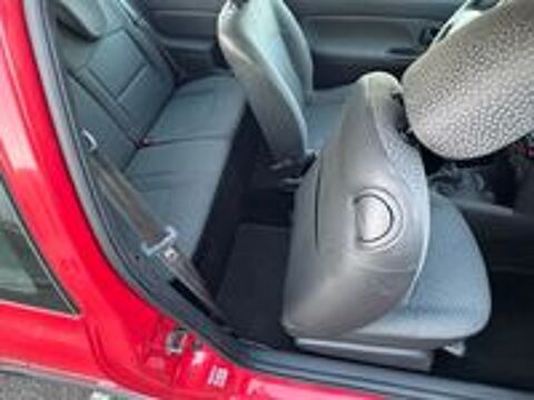 Clio CAMPUS 1.2 PACK CLIM. 2011 4 CV. TBEG GAR. MEC. 2011 occasion 78300 Poissy