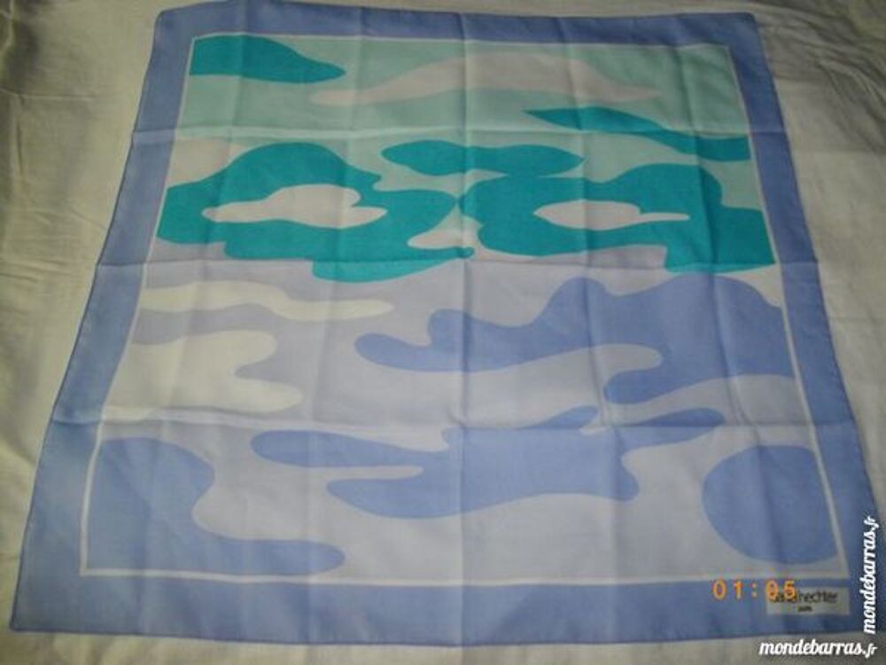 joli foulard neuf marque Daniel HECHTER DE PARIS 12 euros Bijoux et montres