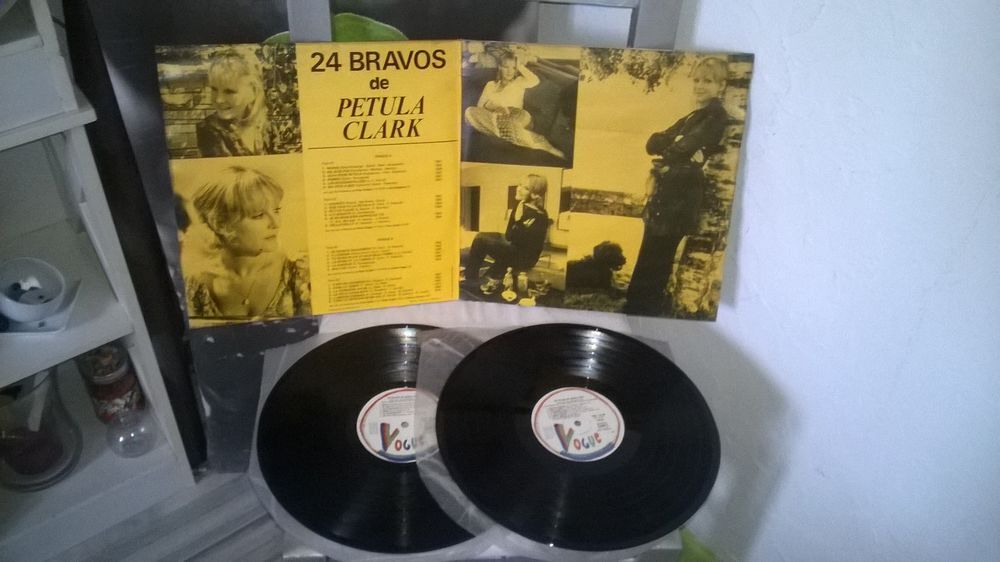 Vinyle Petula Clark
24 Bravos
1974
Bon etat
Pochette use CD et vinyles