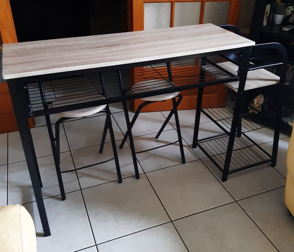 Table mange debout et 2 tabourets Meubles