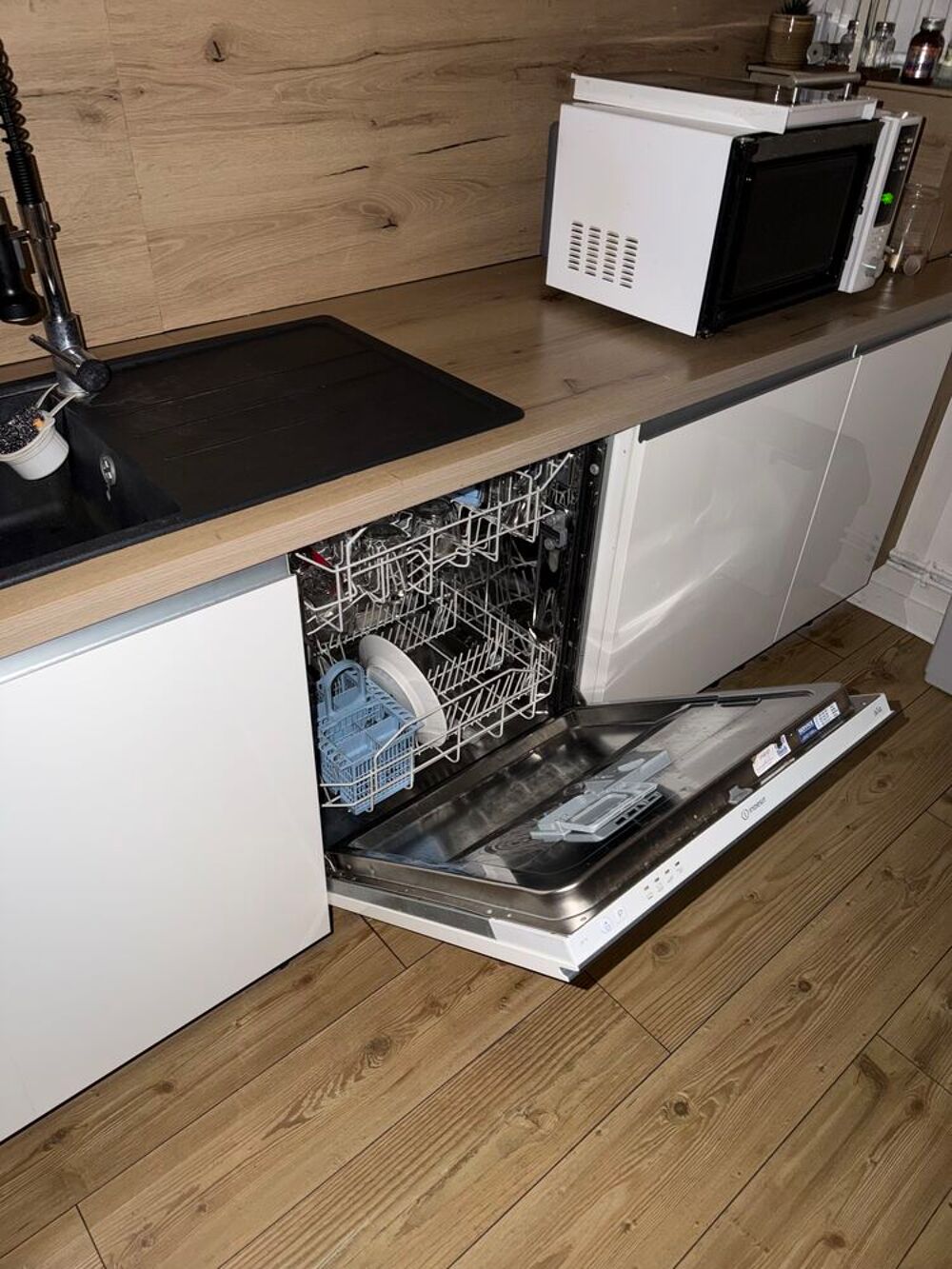 Cuisine &eacute;quip&eacute;e compl&egrave;te avec &eacute;lectrom&eacute;nager (n&eacute;gociable) Meubles