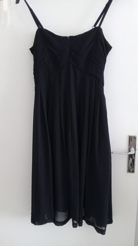 ROBE  DE  SOIREE  NOIR    NEUVE  TAILLE   40 15 Douai (59)