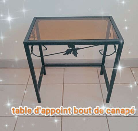 Table d'appoint bout de canapé et coiffeuse 
Lamballe (22)