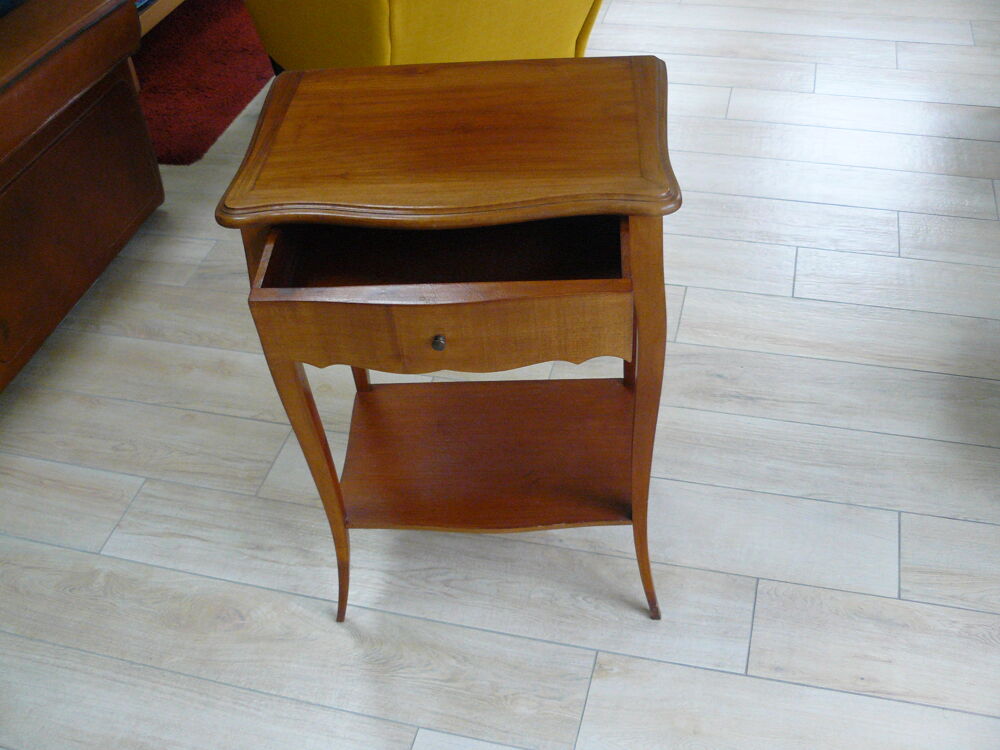 Table de chevet en merisier Meubles