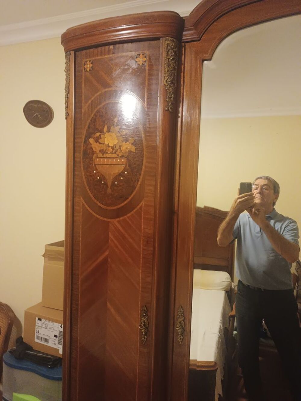 GRANDE ARMOIRE ANCIENNE AVEC GLACE Meubles