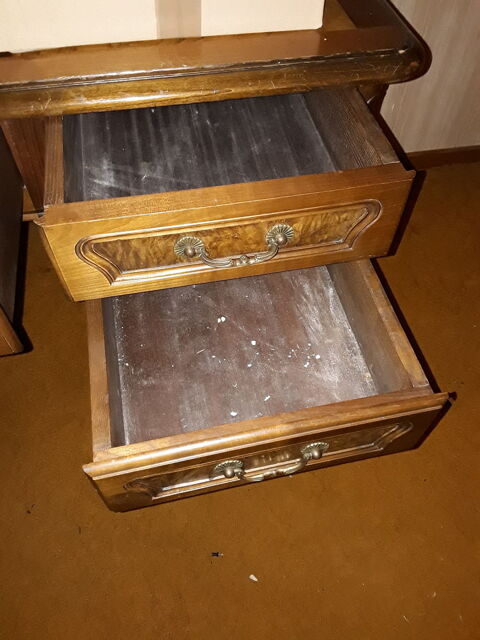 GRAND BUREAU ANCIEN 600 Passy (74)