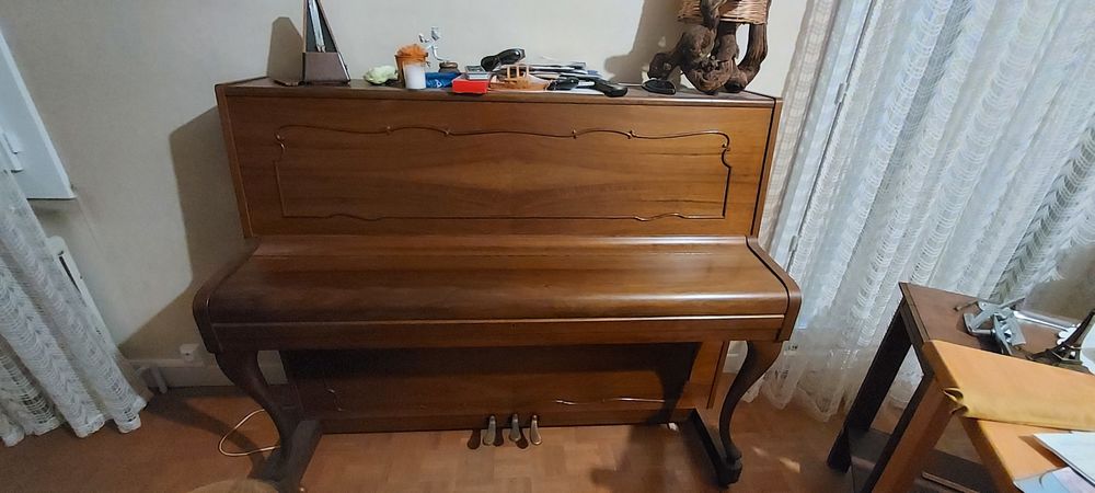 Piano droit Schulze Pollman en noyer Instruments de musique