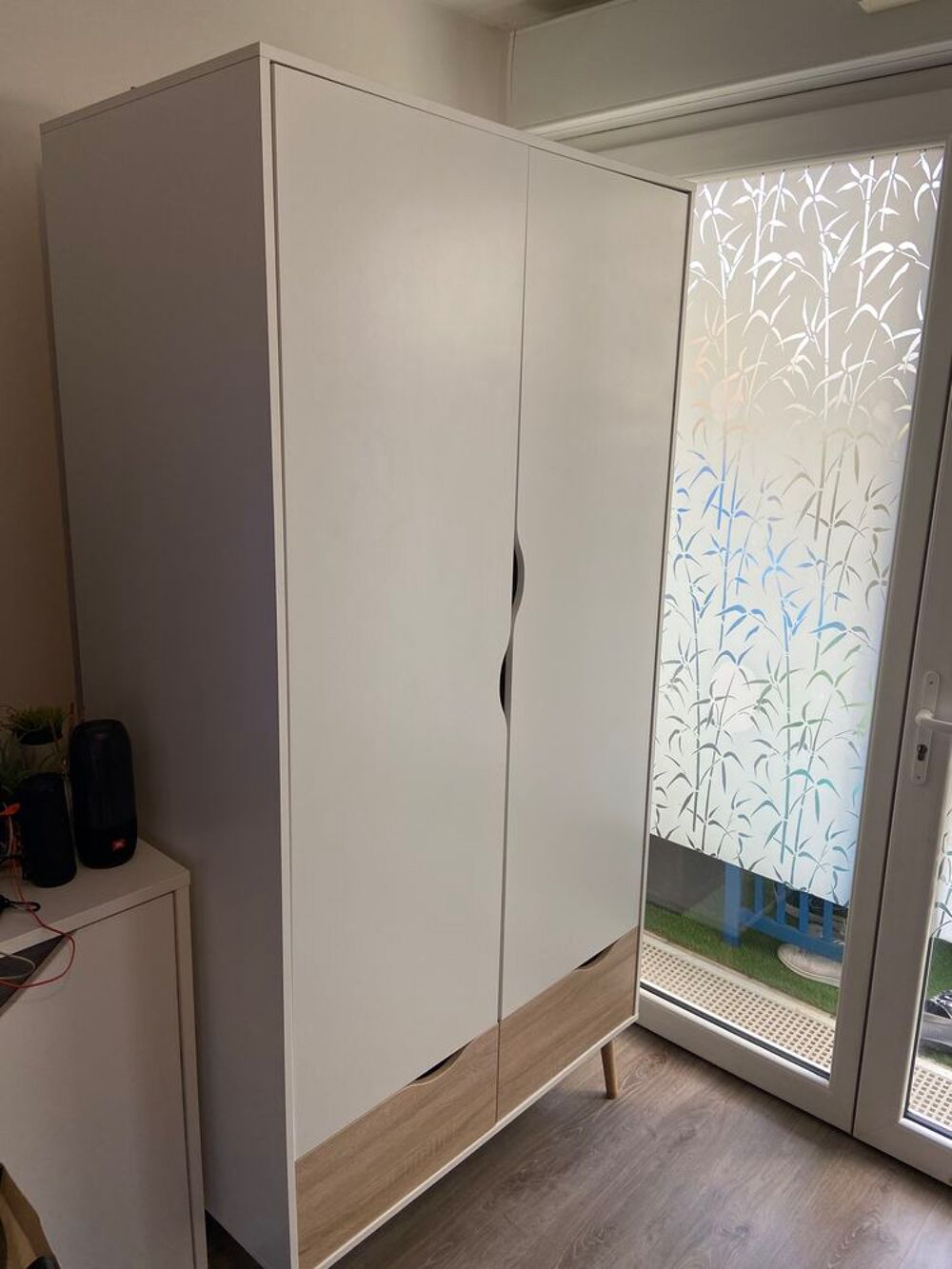 Armoire blanche et ch&ecirc;ne 2 portes 2 tiroirs penderie Meubles