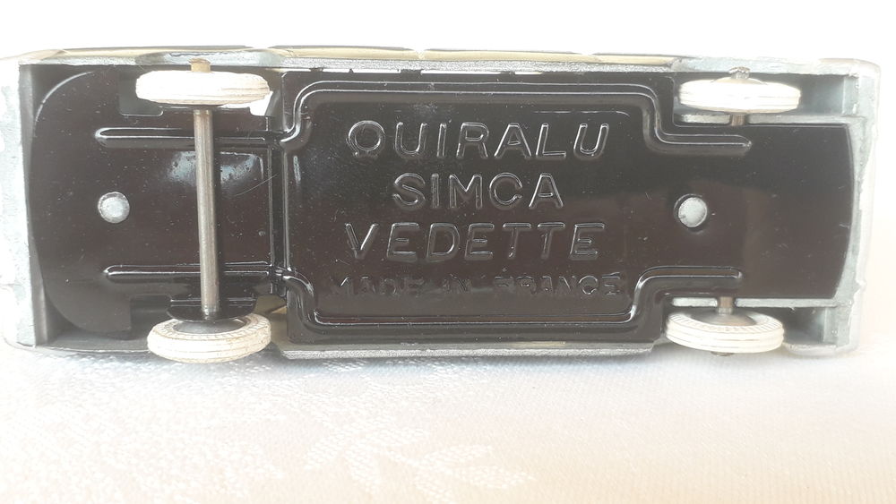 Voiture miniature SIMCA VEDETTE QUIRALU
