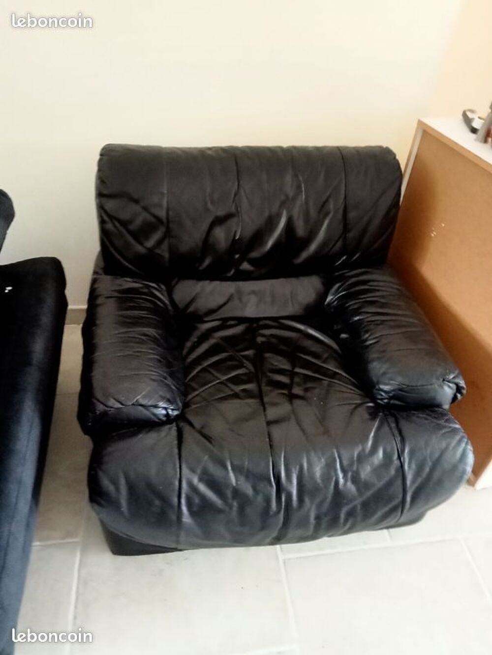 Lot : 2 fauteuils cuir souple noir Meubles