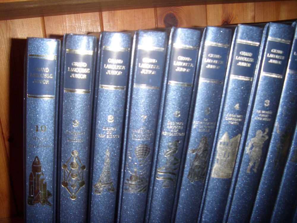 LAROUSSE JUNIOR 
Livres et BD