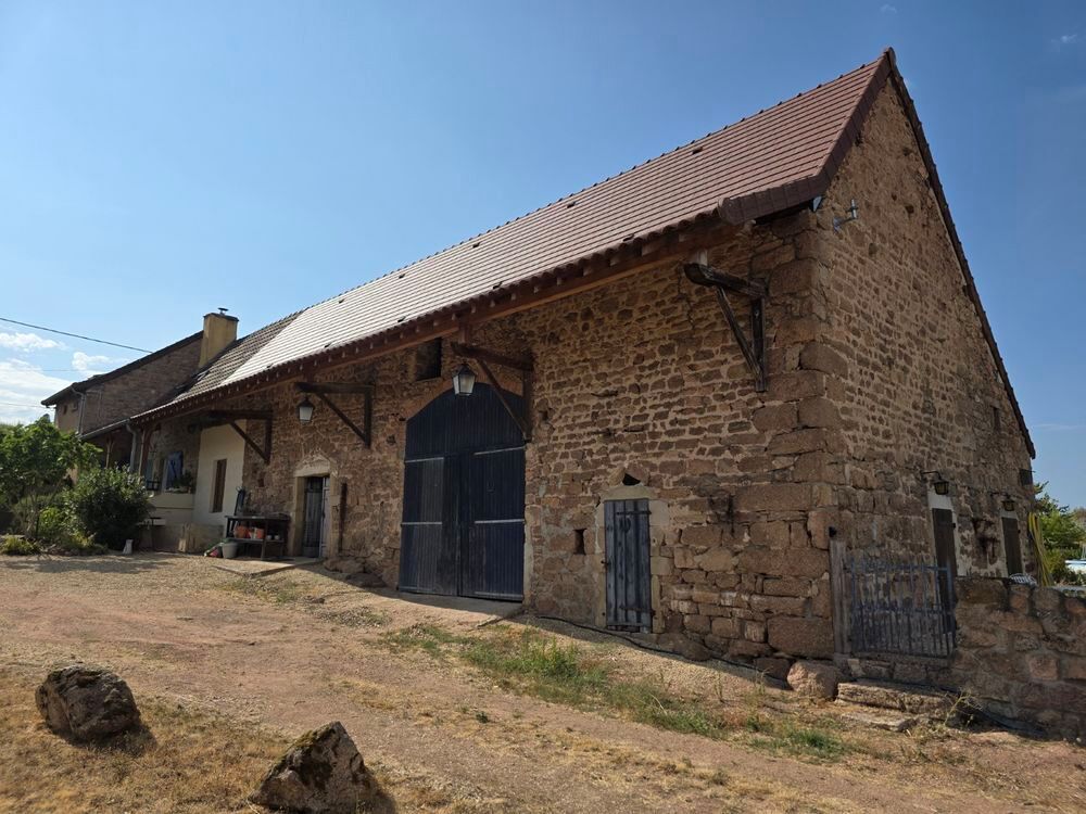 Vente Maison Environs Cluny. Maison de caractère. Belle situation isolée avec vue. Cluny
