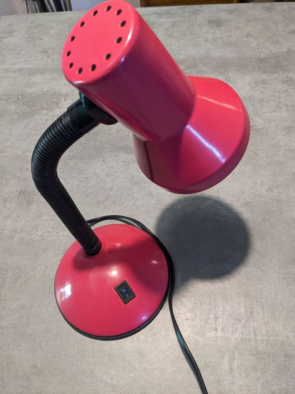 Jolie petite lampe rose fuchsia en tr&egrave;s bon &eacute;tat lampe de bu Décoration