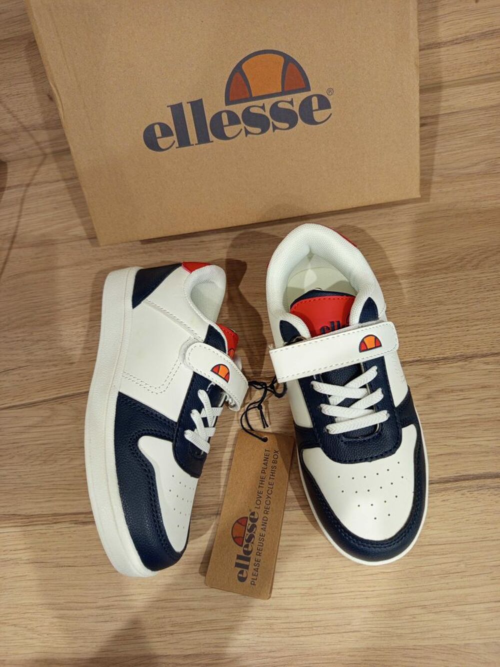 Paire de baskets / sneakers &agrave; scratch Ellesse pointure 34 neuves avec &eacute;tiquettes Chaussures enfants