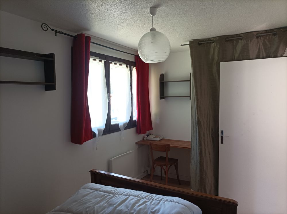 Location Appartement T2 meublé rénové avec terrasse, parking, cave et fibre Les rousses