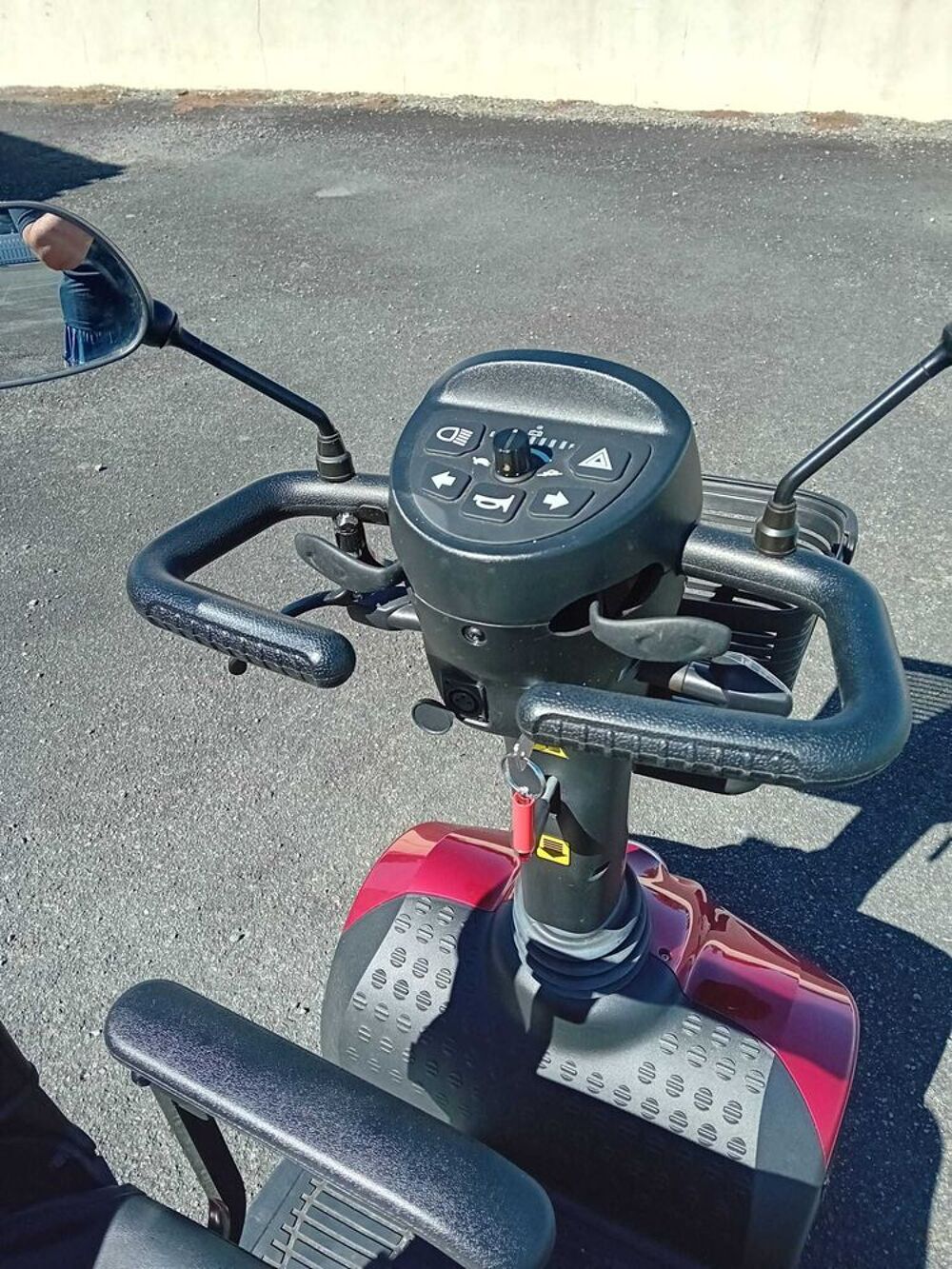 scooter &eacute;lectrique pour personne &agrave; mobilit&eacute; r&eacute;duite Vélos