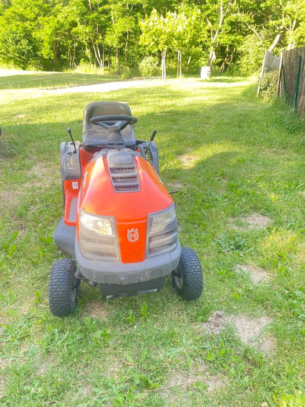 Tondeuse autoport&eacute;e Husqvarna 1000€ Jardin