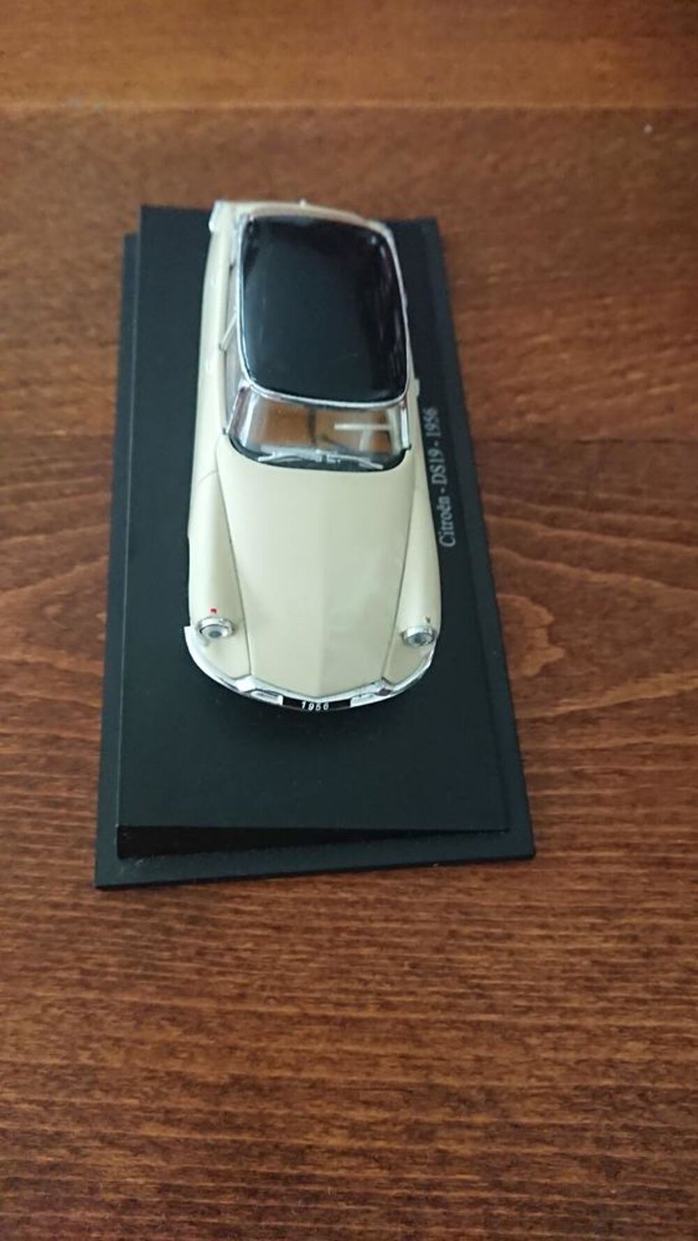 Voiture miniature DS 19 - 1956 