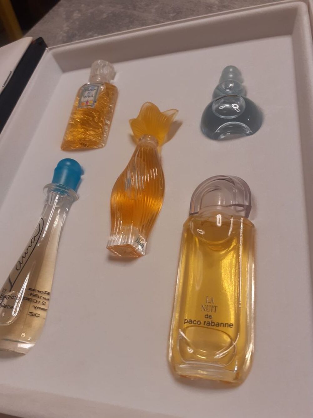 Le livret collection parfums miniatures par Femme Actuelle 